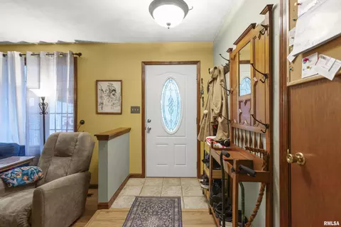 Entry Way - 834 E Fairview St, Peoria, IL 61615 photo 1 of 1
