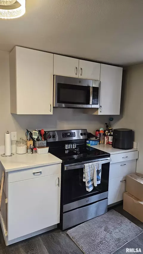 Kitchen - 146 E Polk St, Cuba, IL 61427 photo 2 of 3