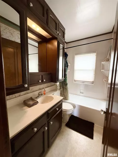 Bath - 1002 E Willcox Ave, Peoria, IL 61603 photo 1 of 2