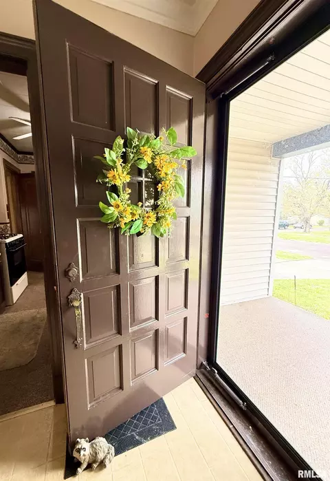 Entry Way - 1002 E Willcox Ave, Peoria, IL 61603 photo 1 of 3