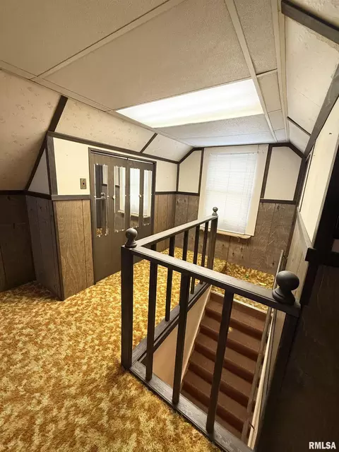 Entry Way - 1002 E Willcox Ave, Peoria, IL 61603 photo 3 of 3