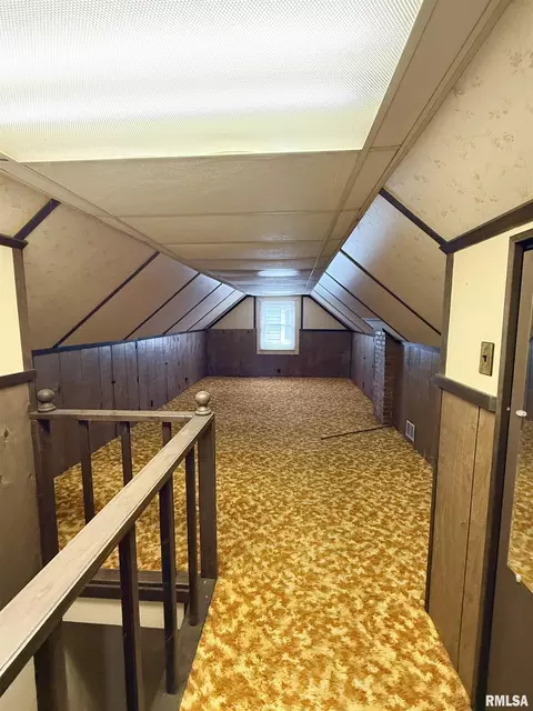 Entry Way - 1002 E Willcox Ave, Peoria, IL 61603 photo 2 of 3