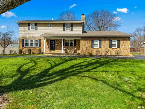 401 Illini Dr, East Peoria, IL 61611