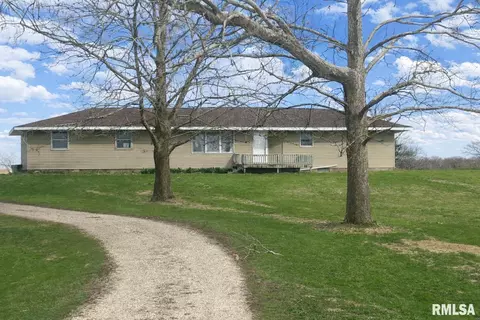 816 N Stone School Rd, Elmwood, IL 61529