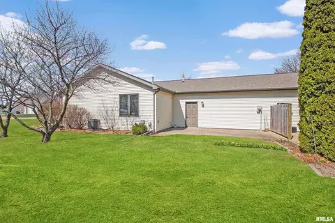 Exterior - 2 Royal Ct, Washington, IL 61571 photo 4 of 4