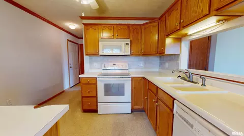 Kitchen - 2 Royal Ct, Washington, IL 61571 photo 1 of 3