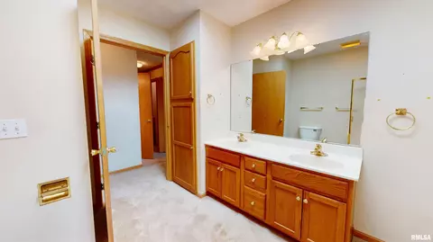 Bath - 2 Royal Ct, Washington, IL 61571 photo 3 of 3
