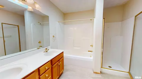 Bath - 2 Royal Ct, Washington, IL 61571 photo 2 of 3