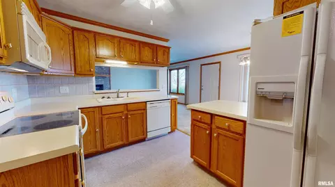 Kitchen - 2 Royal Ct, Washington, IL 61571 photo 3 of 3