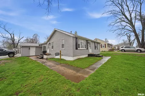 Exterior - 121 Bess St, Washington, IL 61571 photo 3 of 10