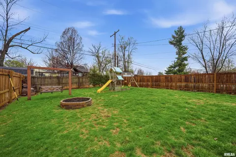 Exterior - 121 Bess St, Washington, IL 61571 photo 5 of 10
