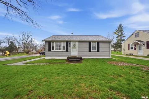 121 Bess St, Washington, IL 61571