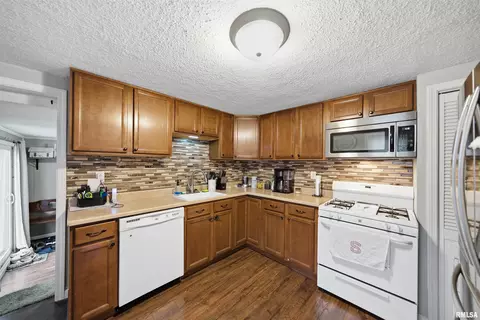 Kitchen - 121 Bess St, Washington, IL 61571 photo 3 of 3