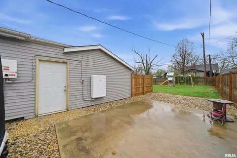 Exterior - 121 Bess St, Washington, IL 61571 photo 8 of 10