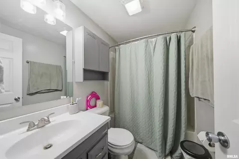 Bath - 121 Bess St, Washington, IL 61571 photo 1 of 1