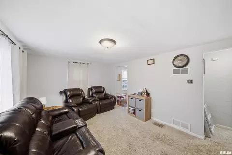 Entry Way - 121 Bess St, Washington, IL 61571 photo 1 of 3