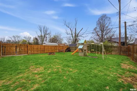 Exterior - 121 Bess St, Washington, IL 61571 photo 4 of 10