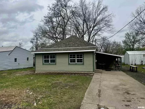 714 W 5th St, Johnston City, IL 62951