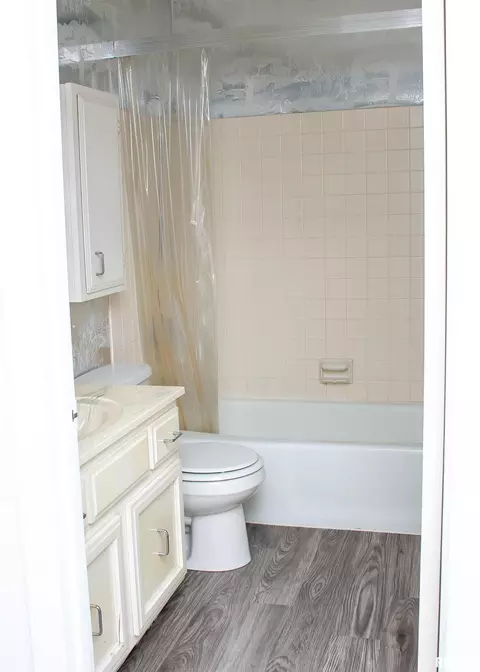 Bath - 190 Arlington Dr, Macomb, IL 61455 photo 1 of 2