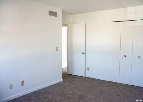 Bedroom - 190 Arlington Dr, Macomb, IL 61455 photo 3 of 3