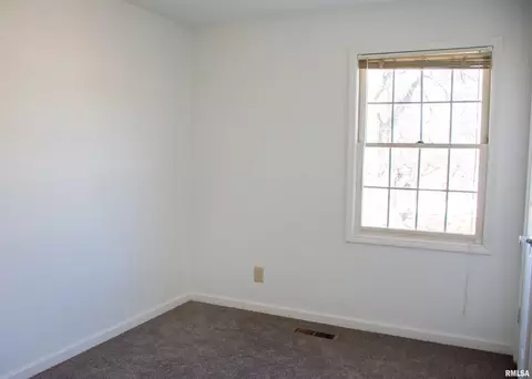 Bedroom - 190 Arlington Dr, Macomb, IL 61455 photo 2 of 3