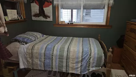 Bedroom - 658 Keeling Ct, Canton, IL 61520 photo 5 of 5
