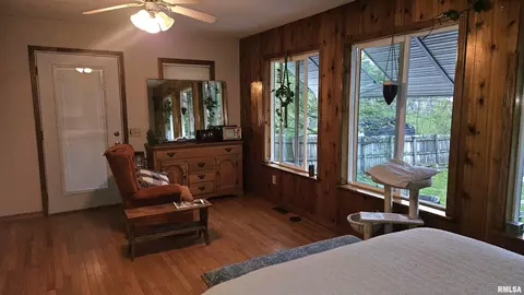 Bedroom - 658 Keeling Ct, Canton, IL 61520 photo 2 of 5