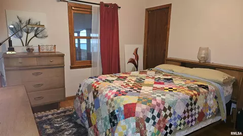 Bedroom - 658 Keeling Ct, Canton, IL 61520 photo 4 of 5