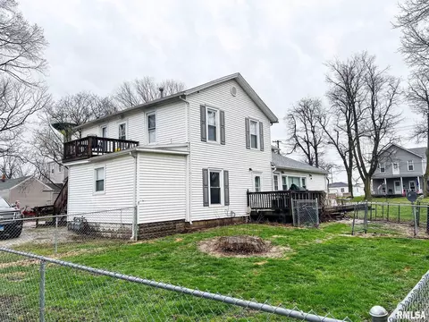 Exterior - 208 N Myers St, Eureka, IL 61530 photo 4 of 7