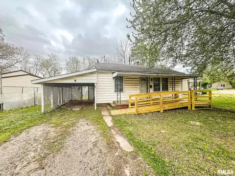 10 Grove Pl, Herrin, IL 62948