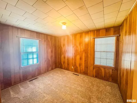 Bedroom - 10 Grove Pl, Herrin, IL 62948 photo 1 of 2