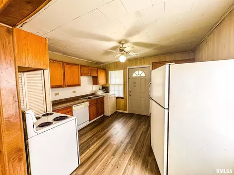 Kitchen - 10 Grove Pl, Herrin, IL 62948 photo 1 of 1