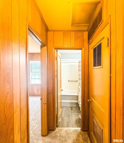 Entry Way - 10 Grove Pl, Herrin, IL 62948 photo 1 of 1