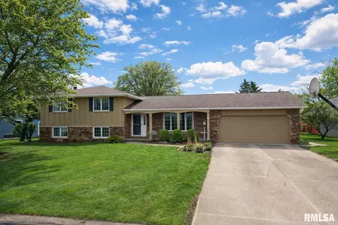 1202 Arthur Ln, Metamora, IL 61548