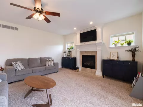 Living - 1716 Rustic Oak Dr, Washington, IL 61571 photo 5 of 10