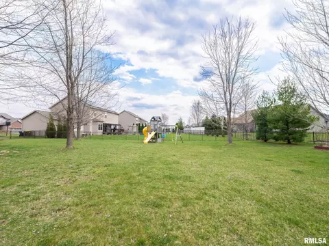 Exterior - 1716 Rustic Oak Dr, Washington, IL 61571 photo 6 of 12