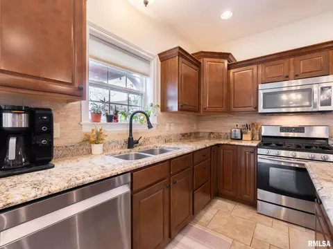 Kitchen - 1716 Rustic Oak Dr, Washington, IL 61571 photo 7 of 9