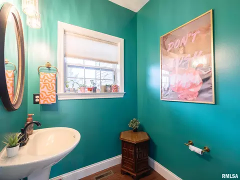 Bath - 1716 Rustic Oak Dr, Washington, IL 61571 photo 1 of 7