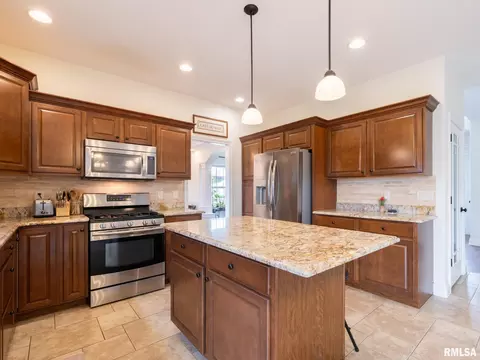 Kitchen - 1716 Rustic Oak Dr, Washington, IL 61571 photo 2 of 9