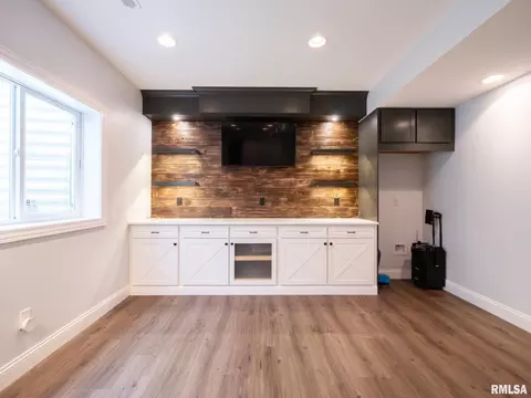 Living - 1716 Rustic Oak Dr, Washington, IL 61571 photo 10 of 10