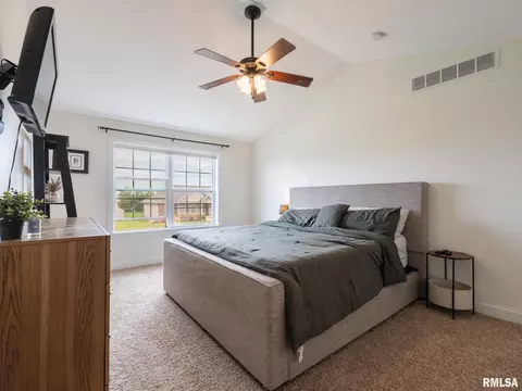 Bedroom - 1716 Rustic Oak Dr, Washington, IL 61571 photo 2 of 16