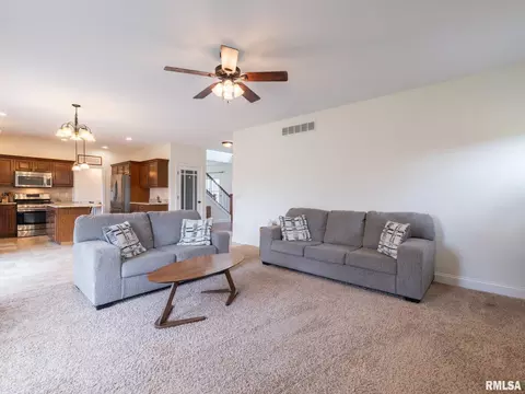 Living - 1716 Rustic Oak Dr, Washington, IL 61571 photo 6 of 10