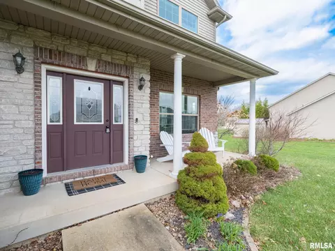Exterior - 1716 Rustic Oak Dr, Washington, IL 61571 photo 2 of 12