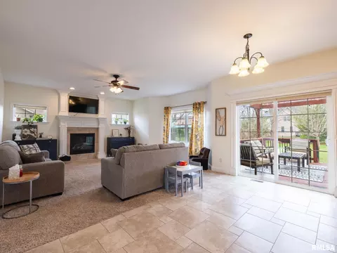 Living - 1716 Rustic Oak Dr, Washington, IL 61571 photo 9 of 10