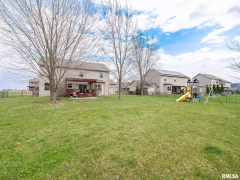Exterior - 1716 Rustic Oak Dr, Washington, IL 61571 photo 7 of 12