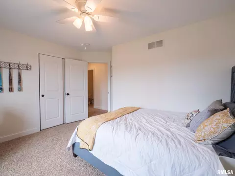 Bedroom - 1716 Rustic Oak Dr, Washington, IL 61571 photo 9 of 16