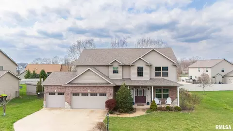 1716 Rustic Oak Dr, Washington, IL 61571