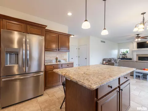 Kitchen - 1716 Rustic Oak Dr, Washington, IL 61571 photo 3 of 9