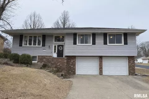 5705 W Colt Dr, Peoria, IL 61607