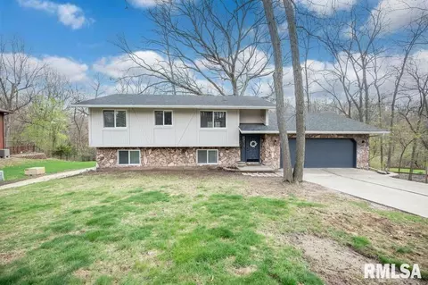 6203 N Post Oak Rd, Peoria, IL 61615